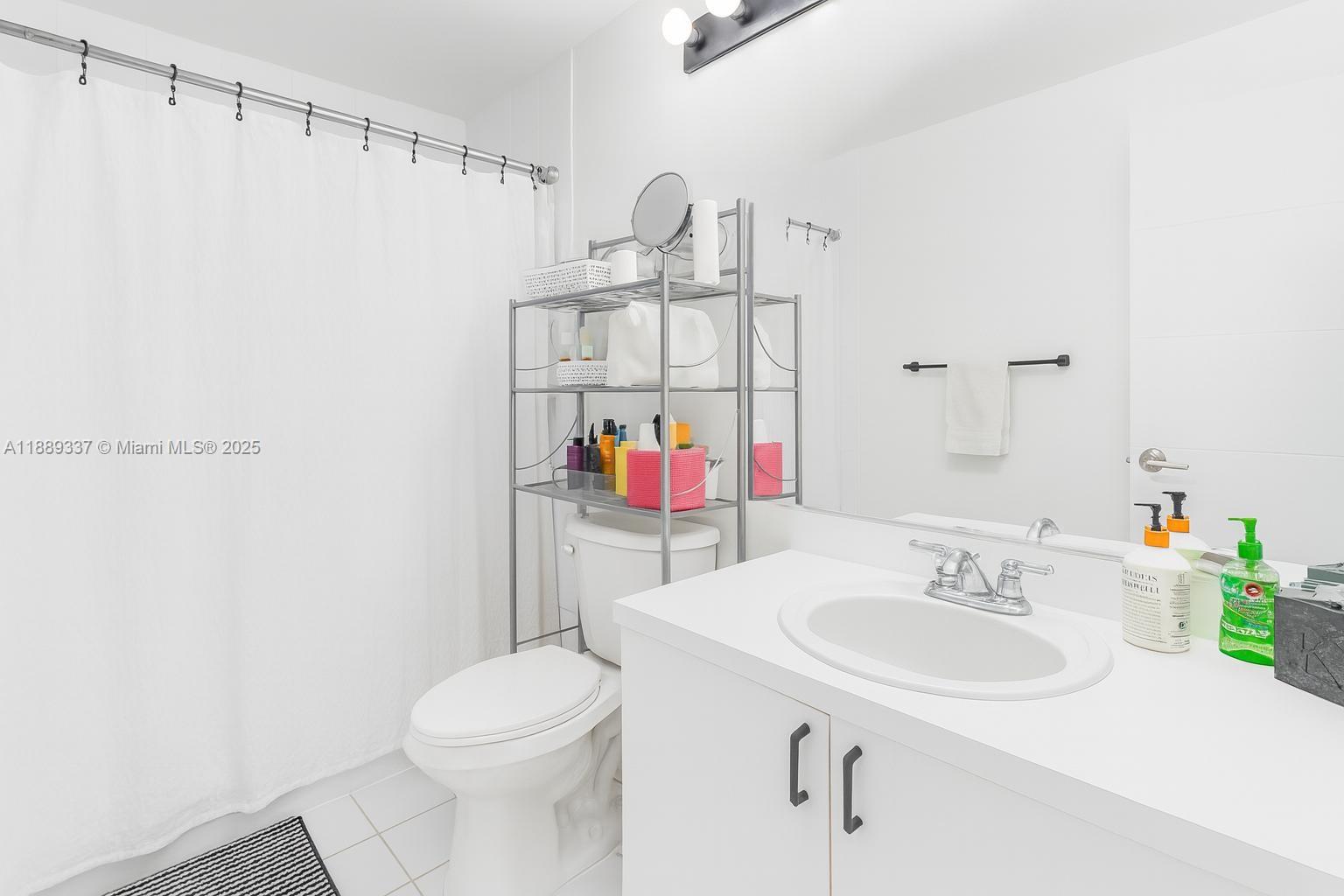 ALEXANDER TOWERS CONDO - Residential