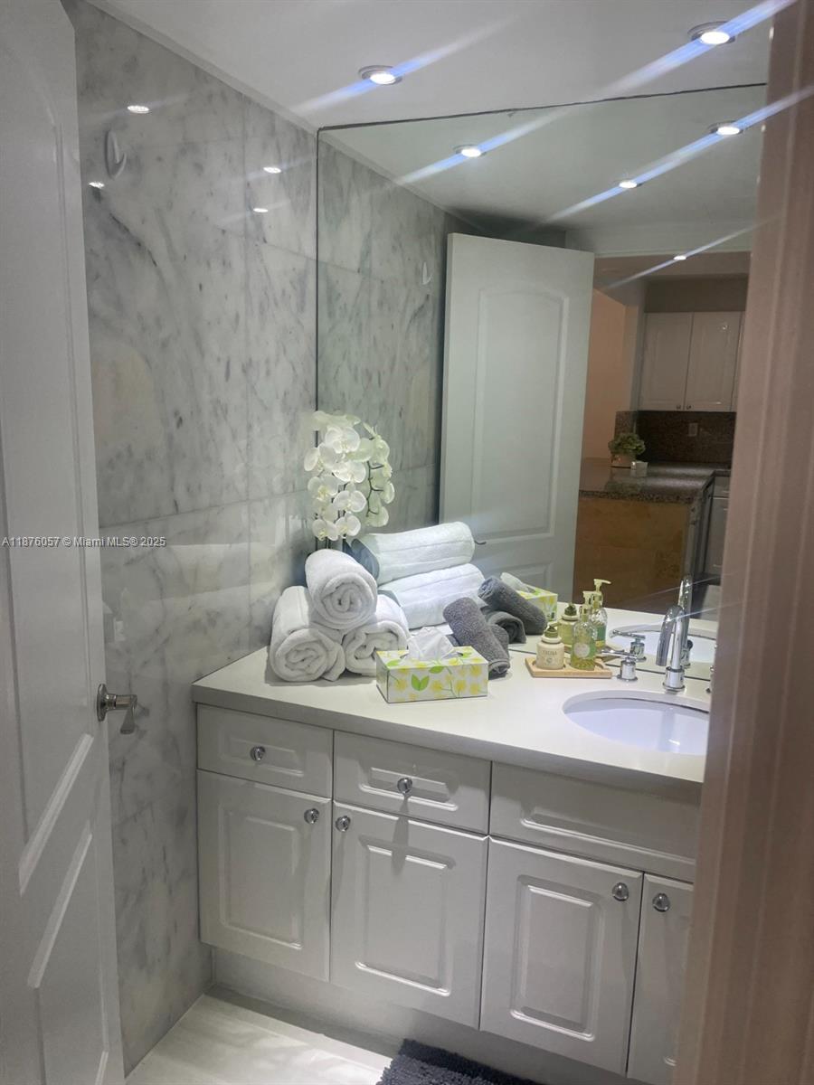 RONEY PALACE CONDO - Residential