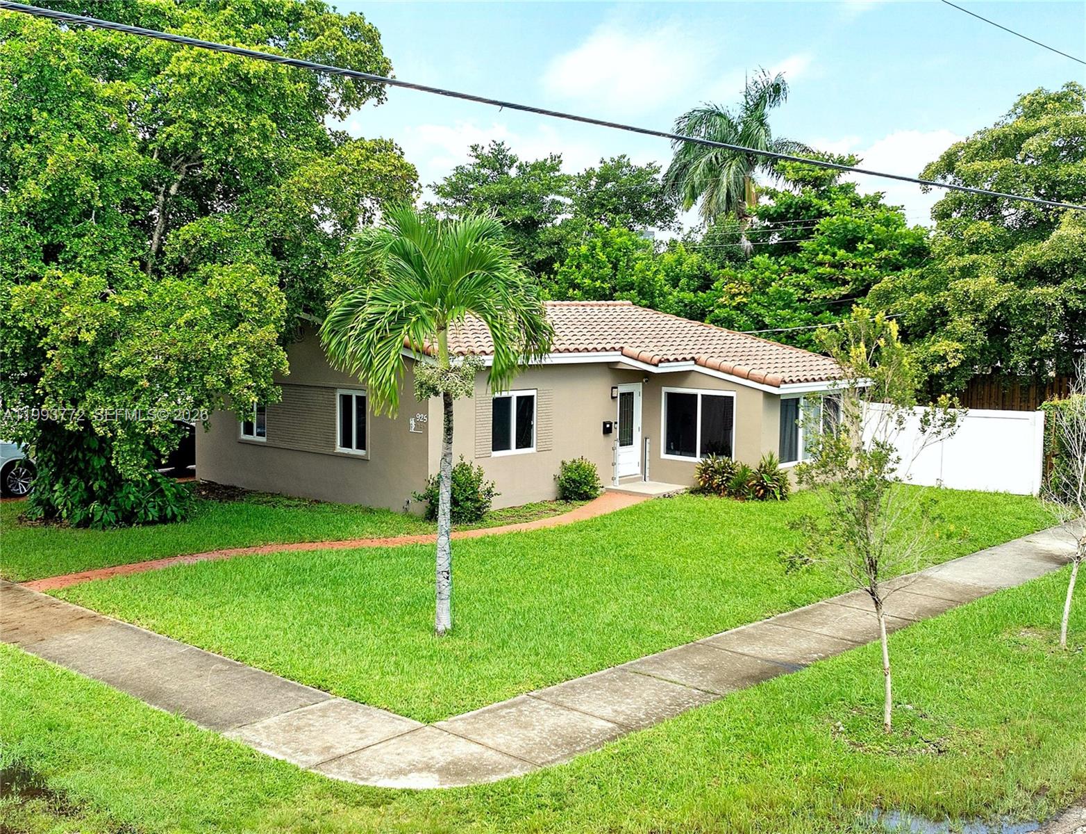 GULFSTREAM ESTATES - Residential