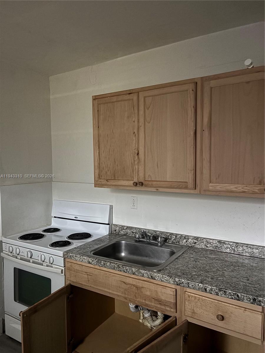 LAWRENCE ESTATES LAND COS - Residential Lease