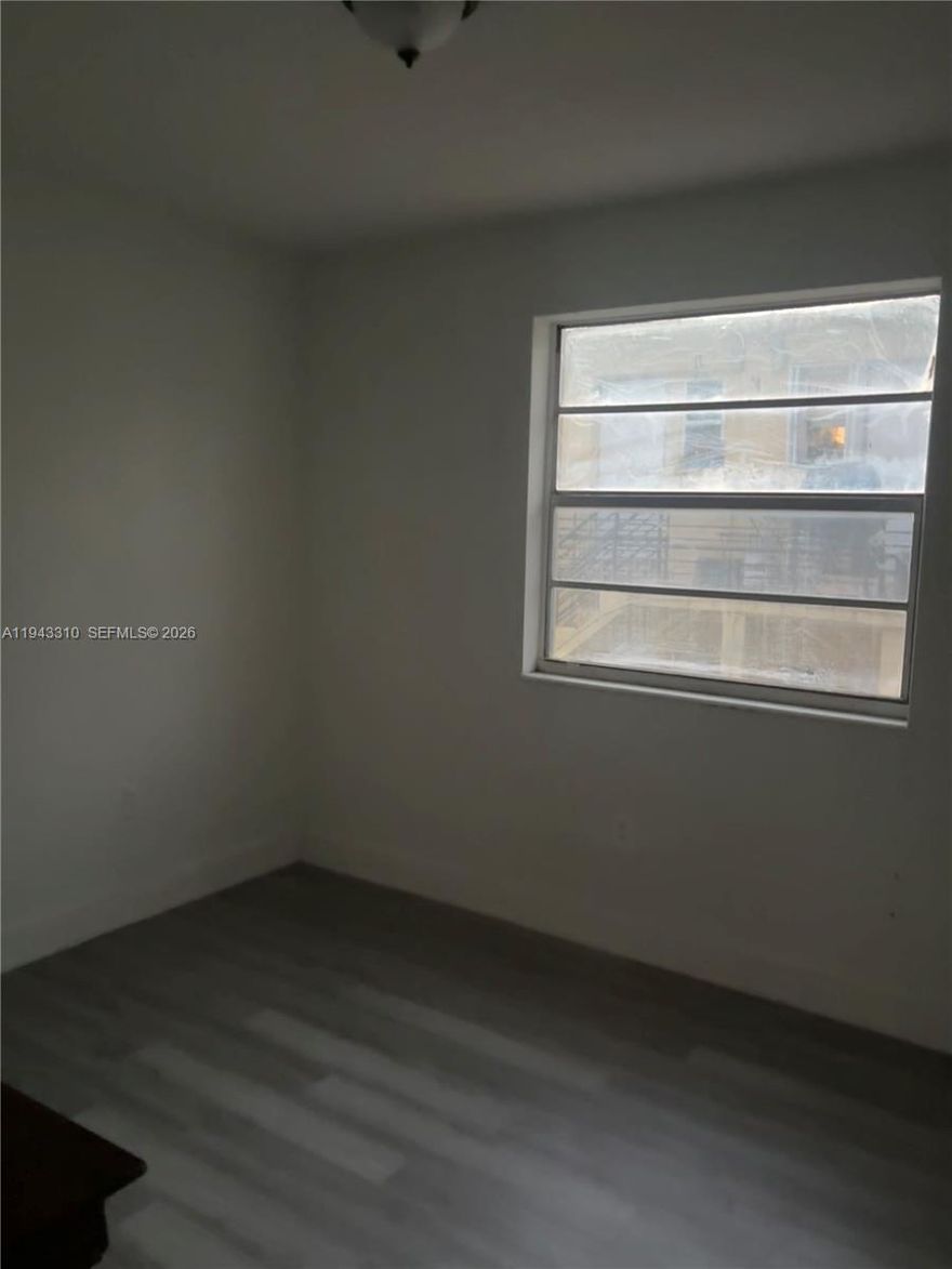 2/1 Apartment near Brickell, Coral Gables, Downtown Miami, and Coconut Grove. Includes 1 parking spot and washer/dryer on property