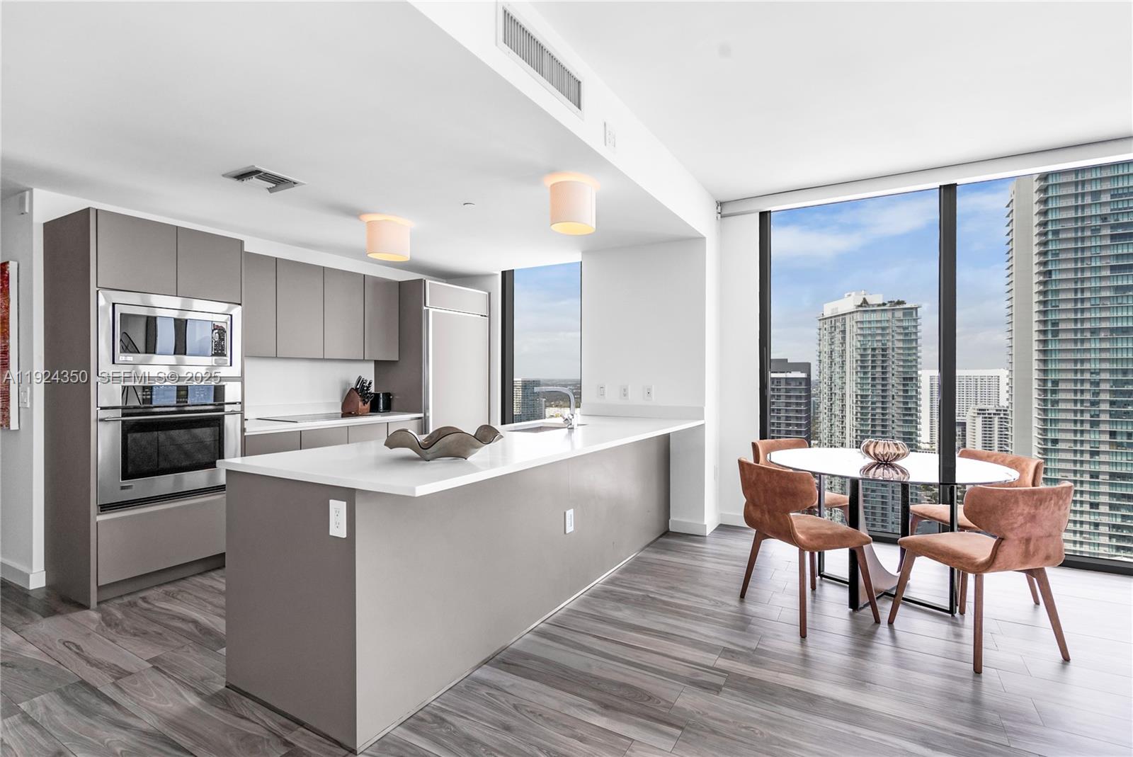 460 NE 28th St 3601, Miami, FL, 33137/$1,150,000 2 460 NE 28th St 3601