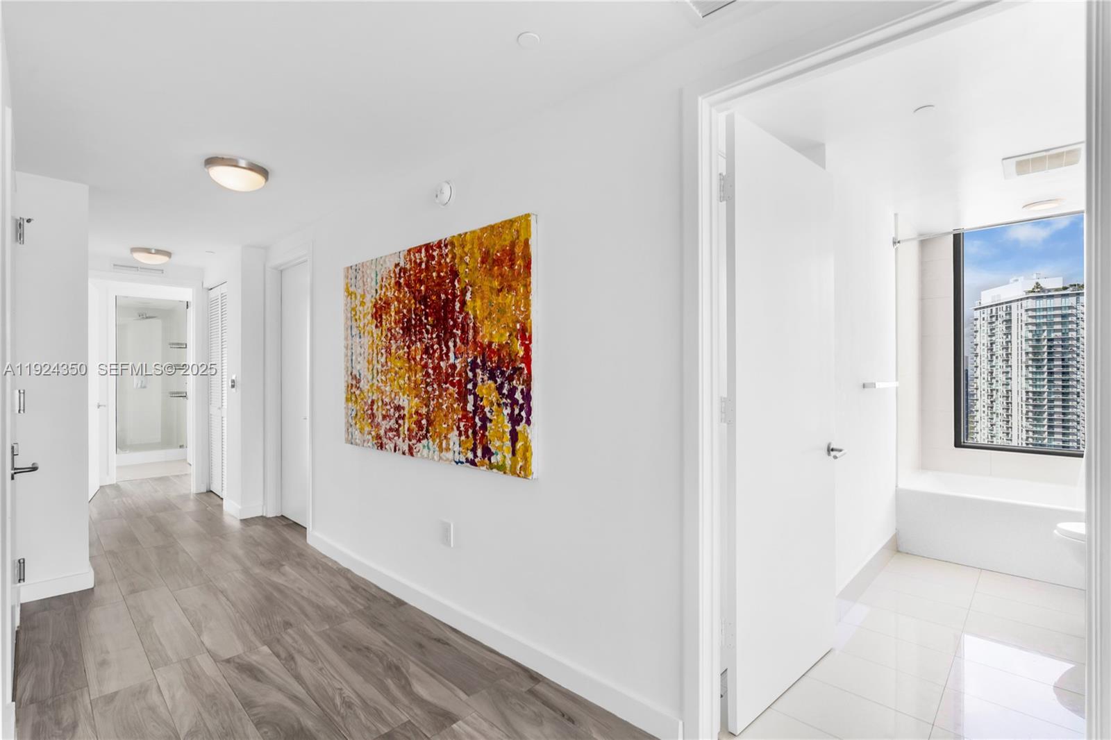 ICON BAY CONDO - Residential