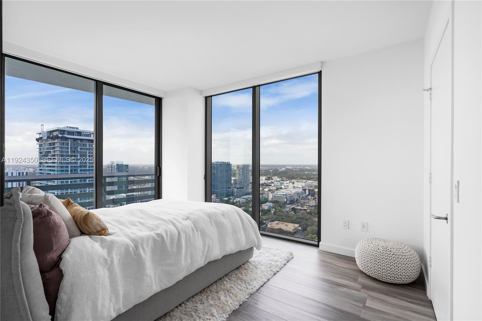 ICON BAY CONDO - Residential