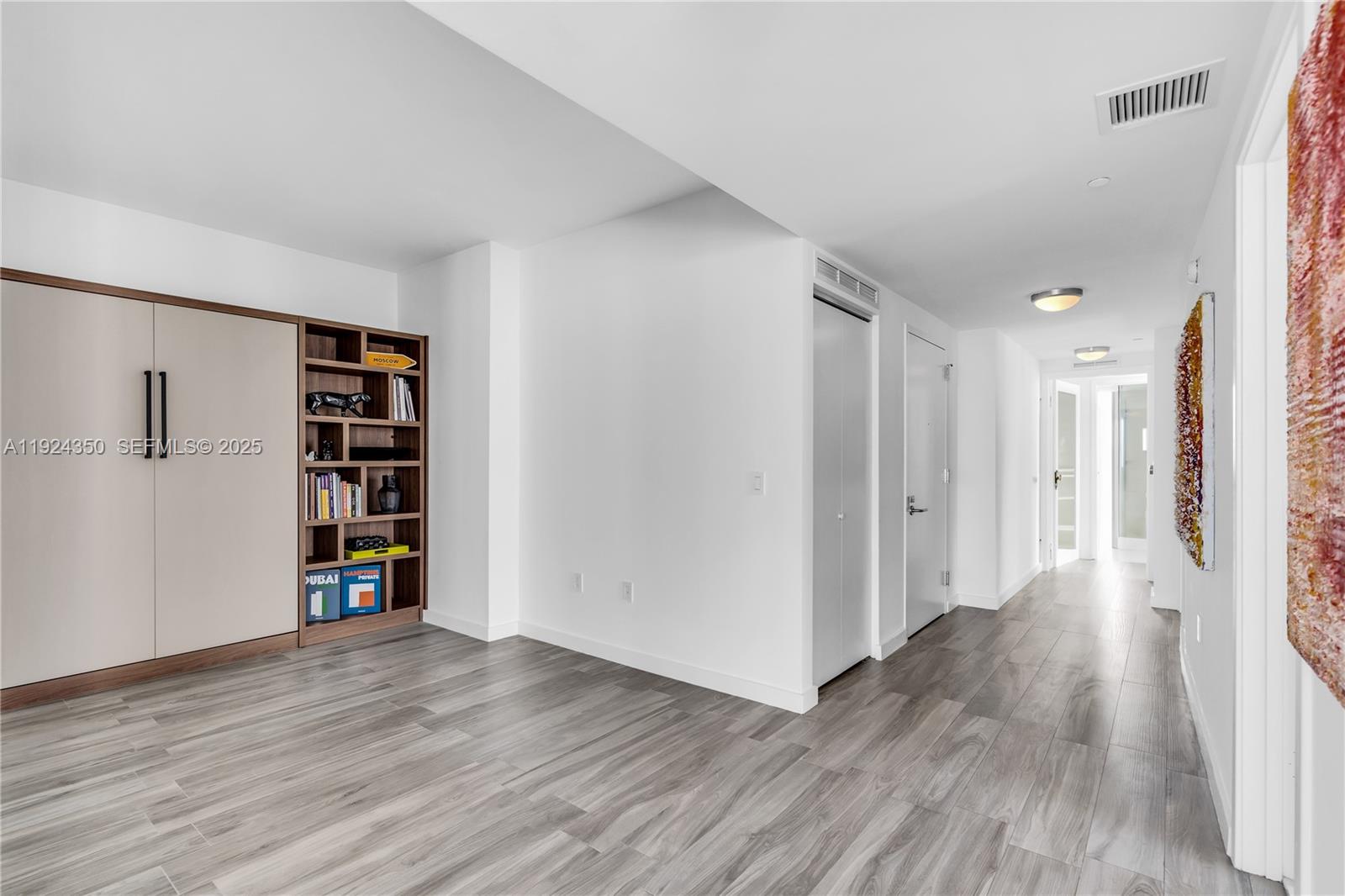 ICON BAY CONDO - Residential