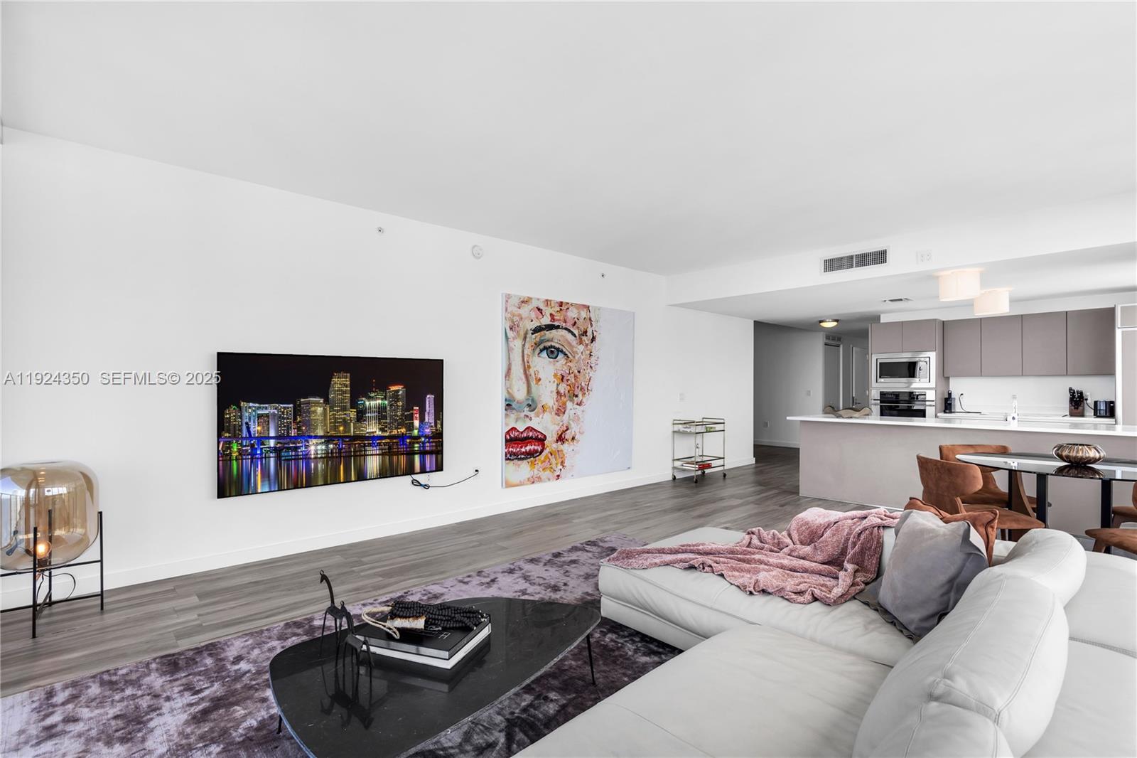 ICON BAY CONDO - Residential