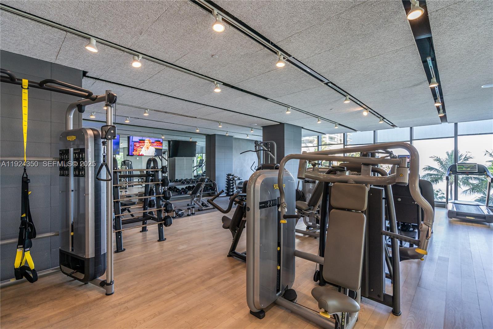 ICON BAY CONDO - Residential