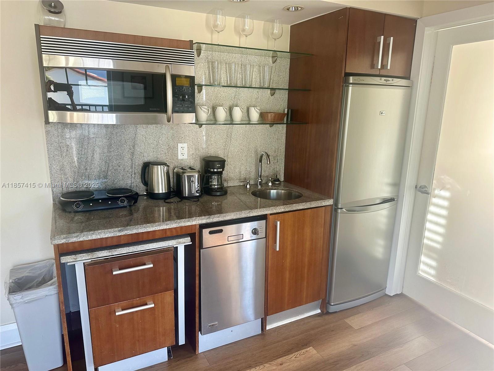 1060 Ocean Dr D309
