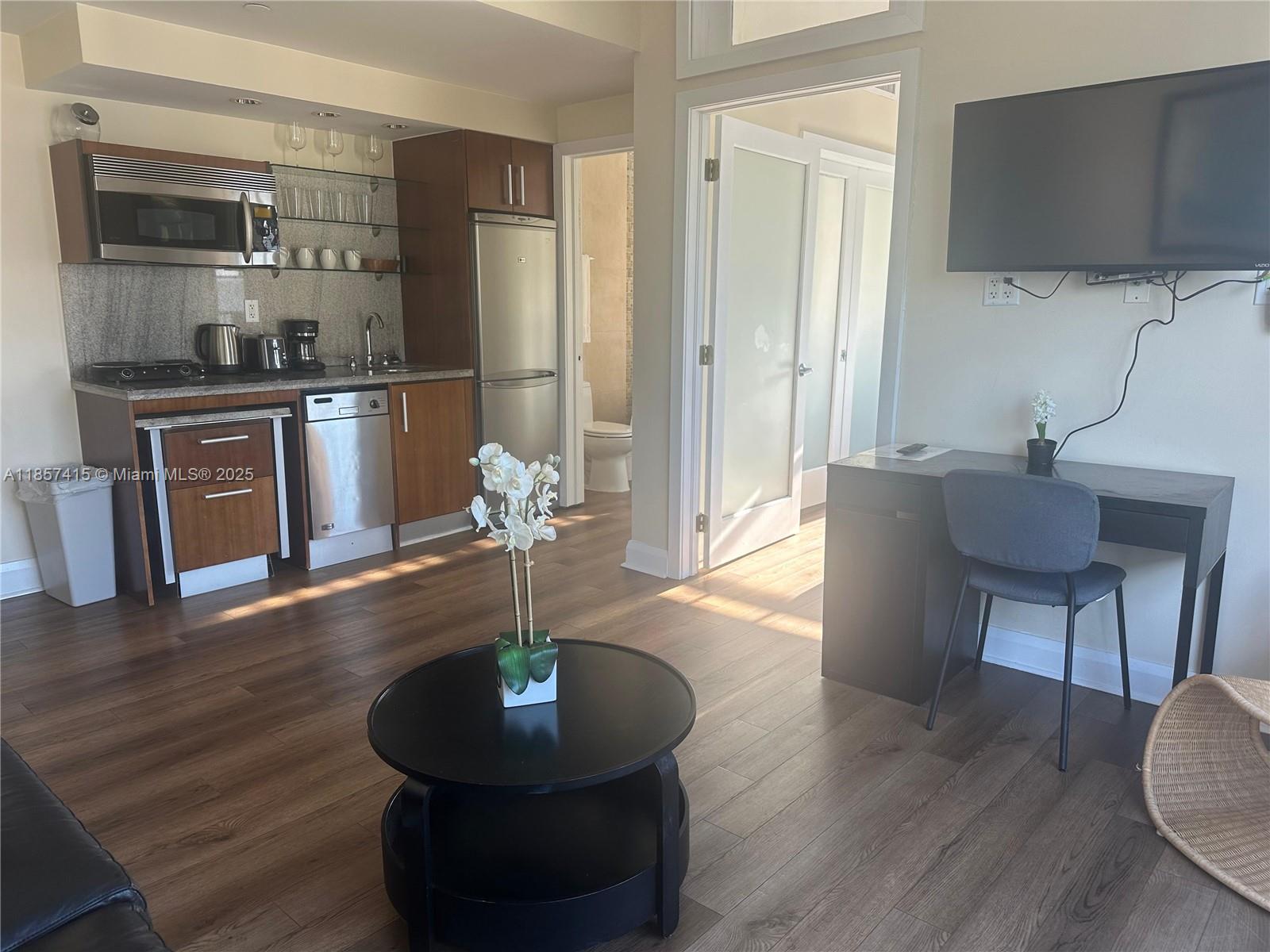 1060 Ocean Dr D309