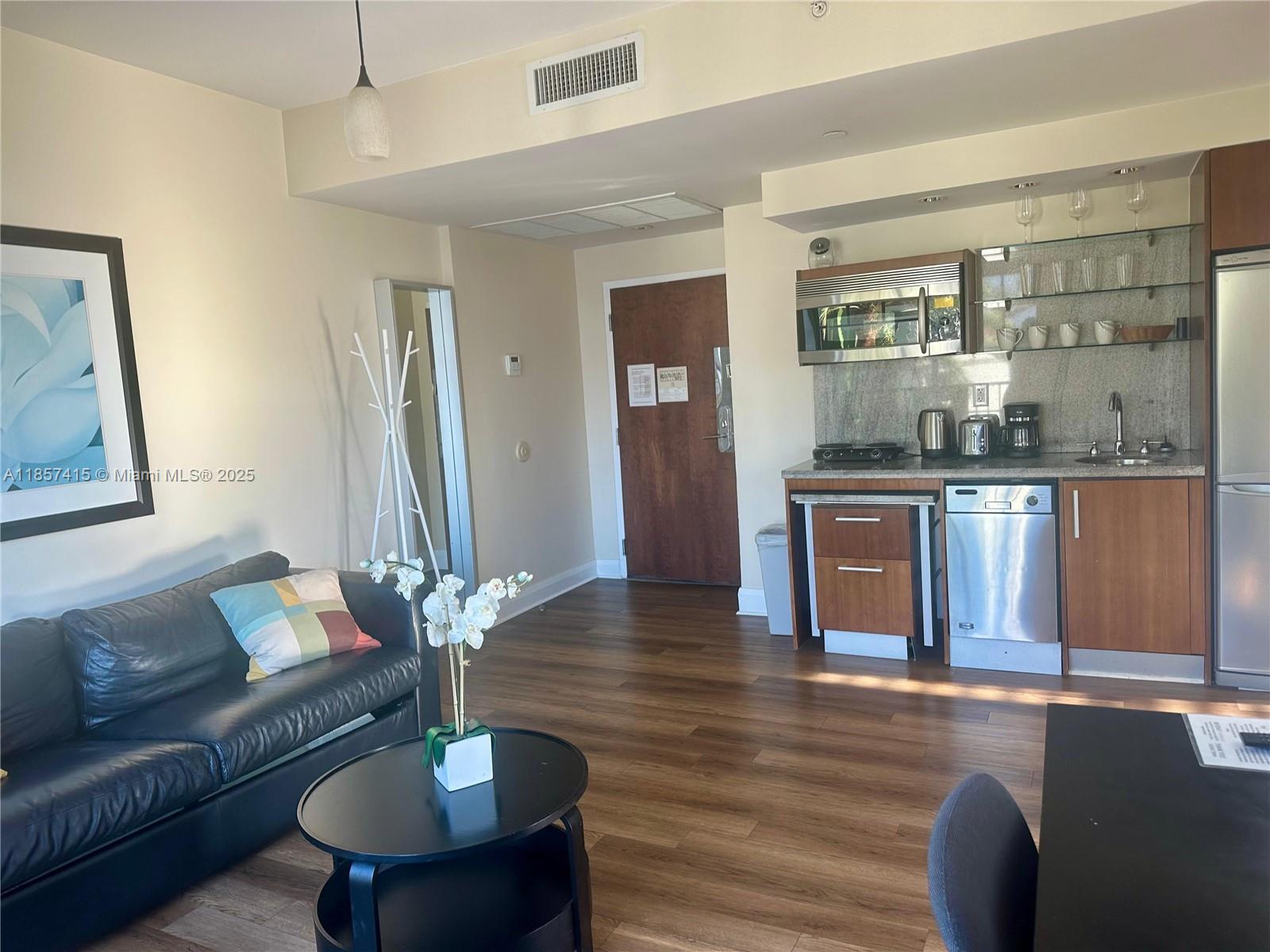 1060 Ocean Dr D309