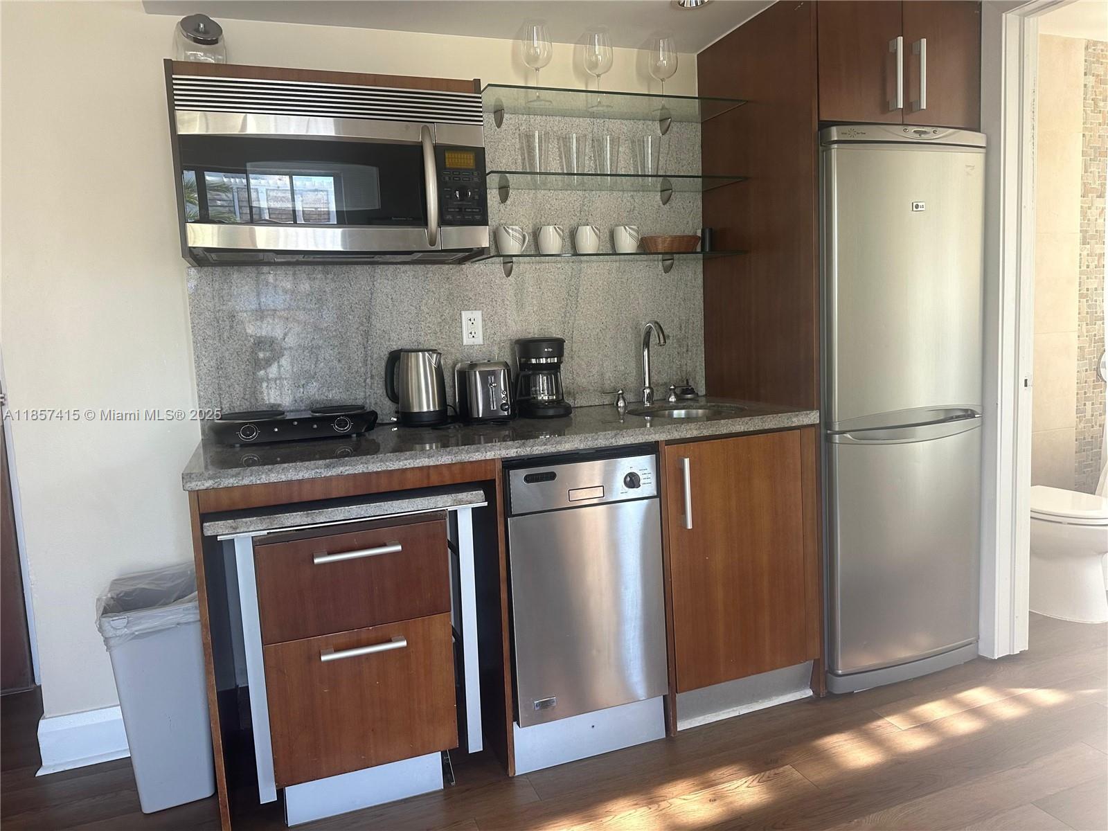 1060 Ocean Dr D309