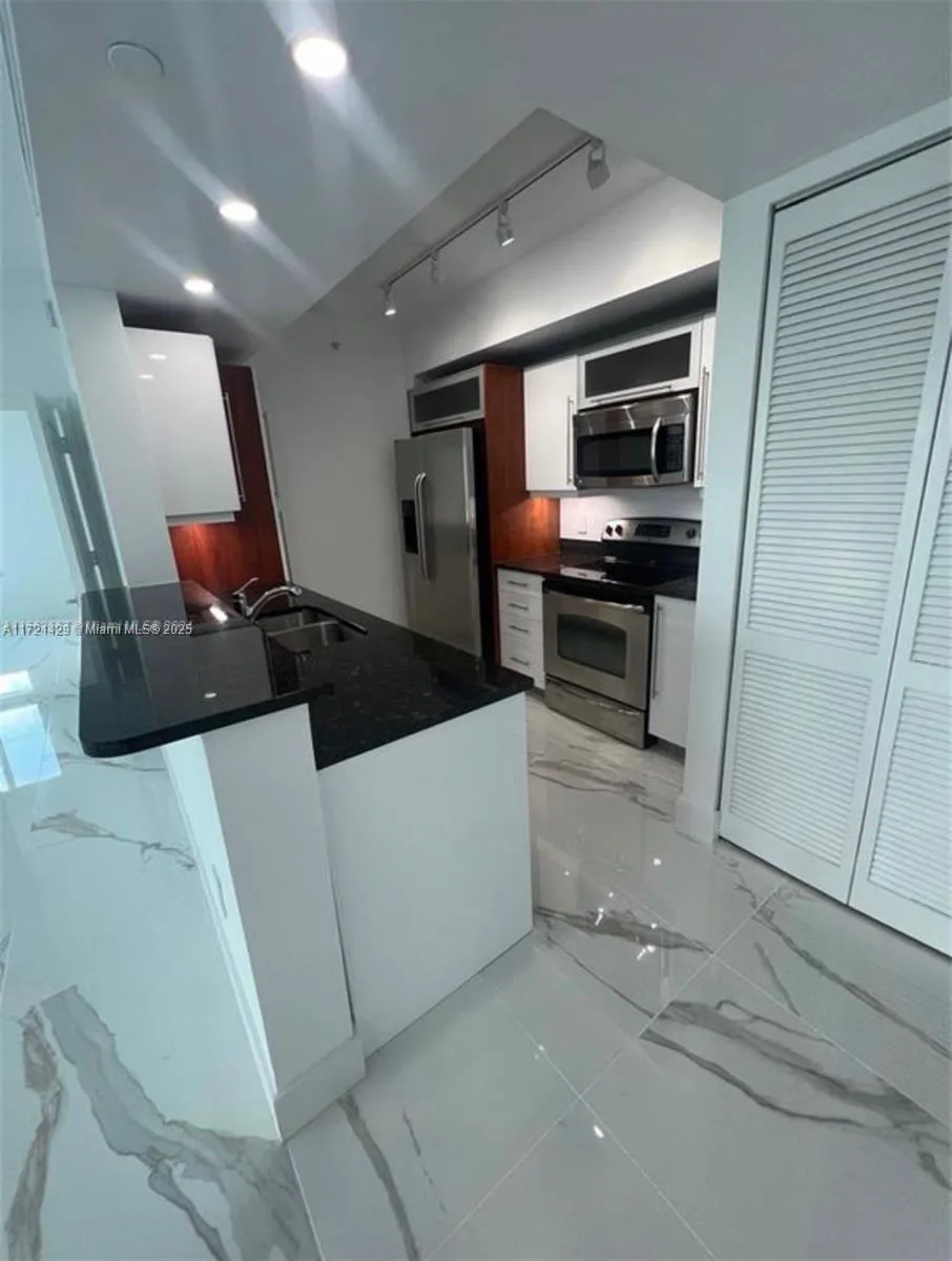 Miami, Florida 33156, United States, 2 Bedrooms Bedrooms, ,2 BathroomsBathrooms,Residential,Active,20562