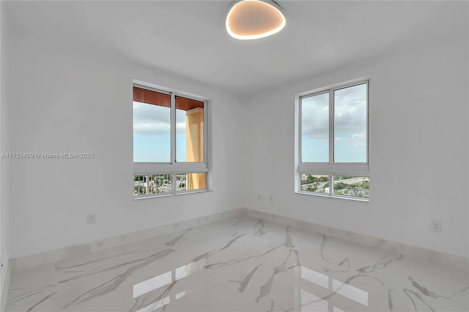 Miami, Florida 33156, United States, 2 Bedrooms Bedrooms, ,2 BathroomsBathrooms,Residential,Active,20562