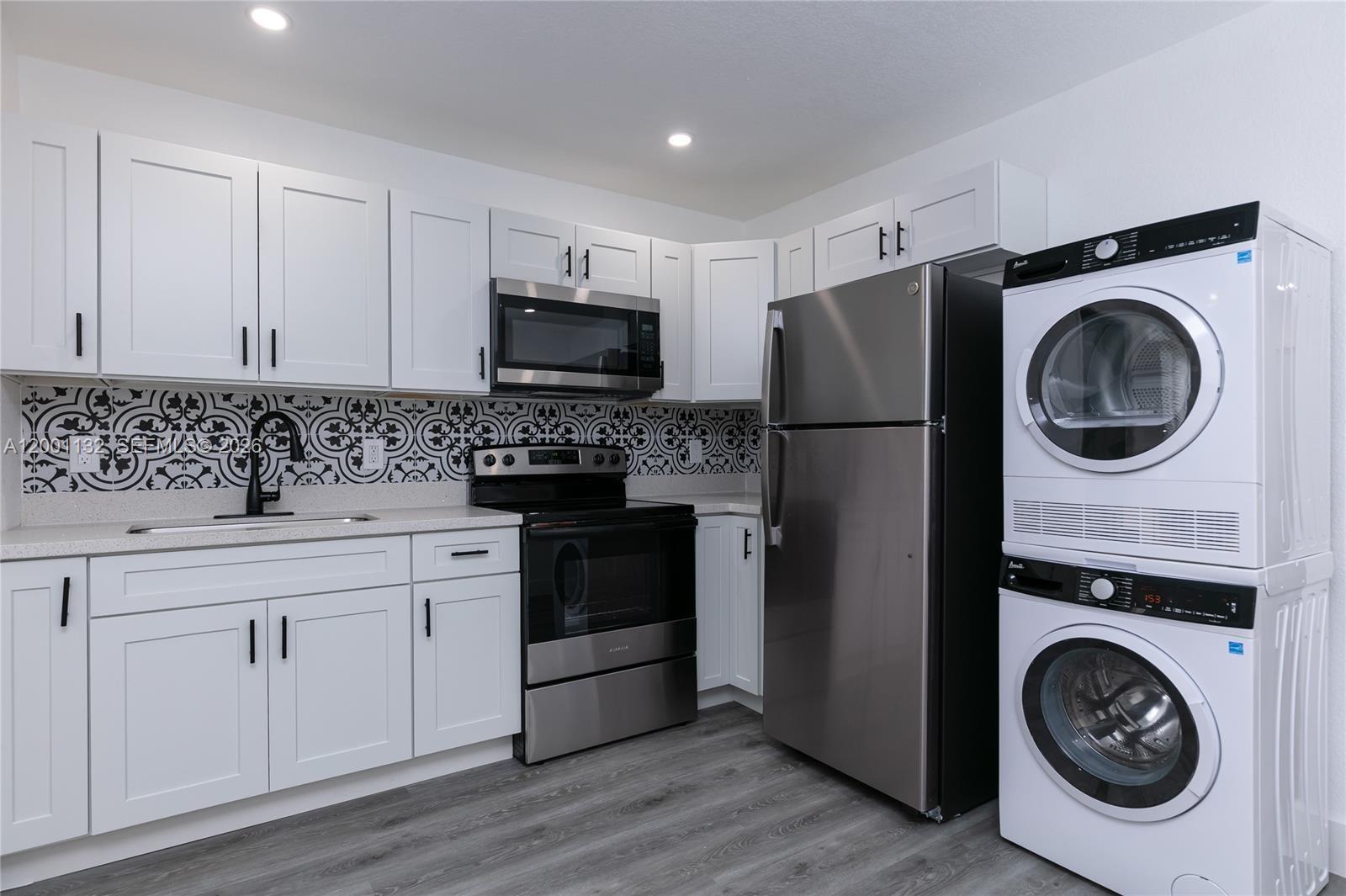 SUN LAND PARK - Residential Lease