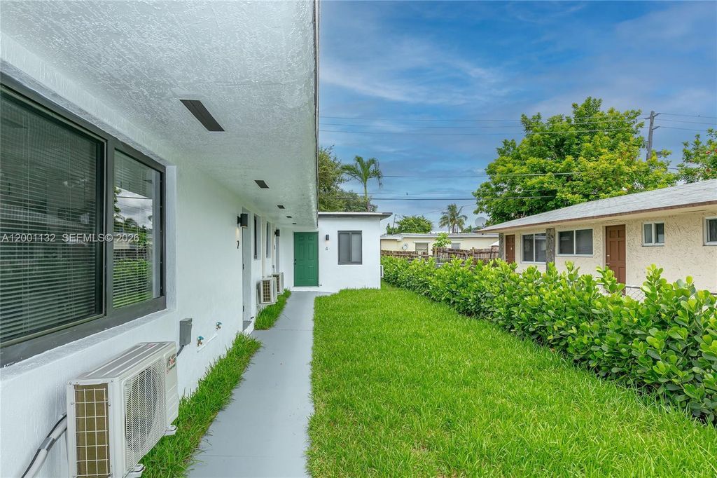 Photo of 6125 SW 40th Ct #4, Miramar, FL 33023 (MLS # A12001132)