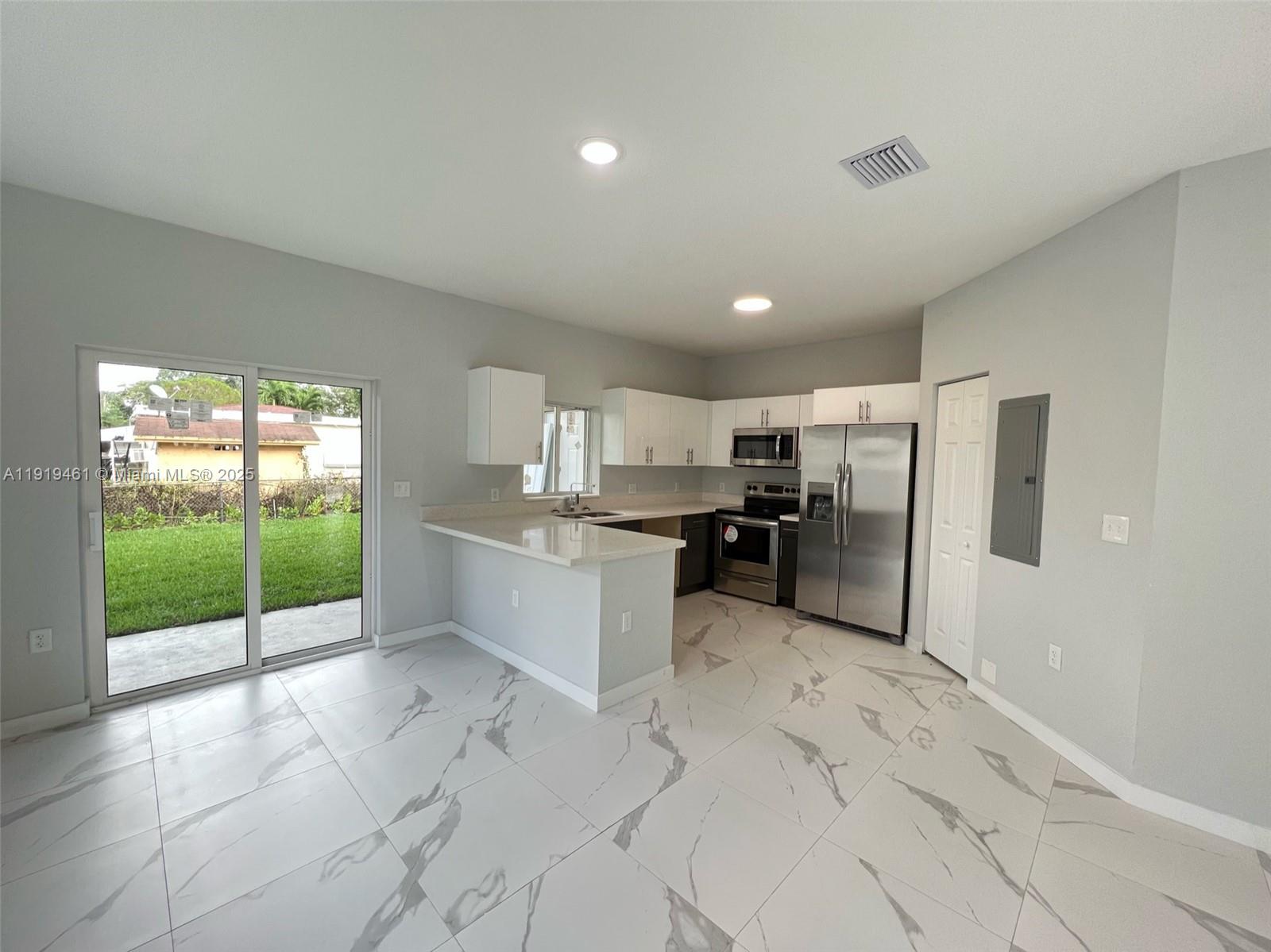 LINCOLN PARK SIXTH ADD - Residential Lease