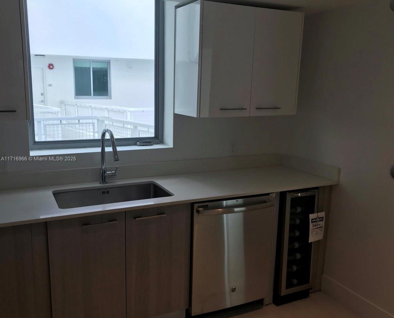 THE PALMS CONDO - Residential Lease
