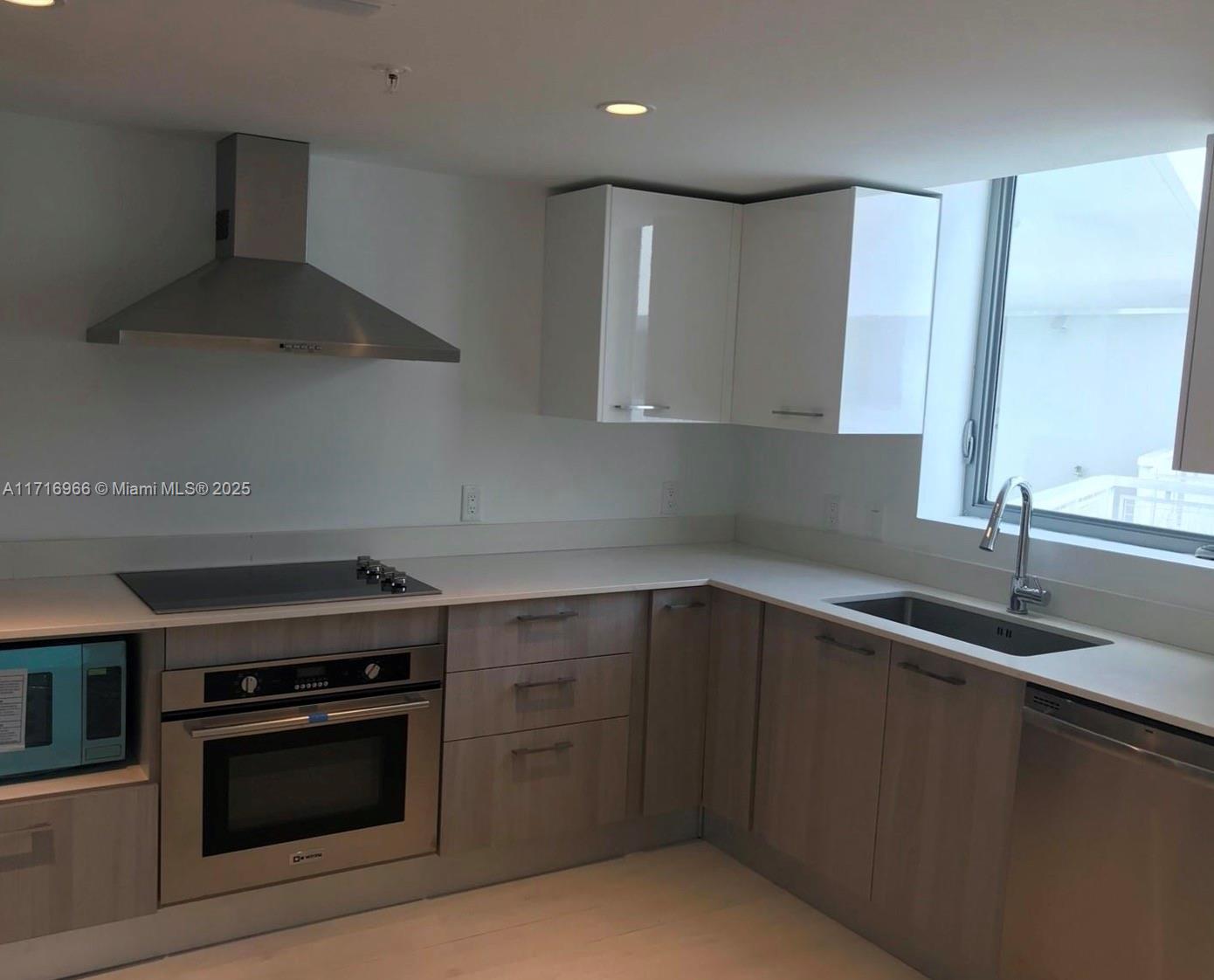 THE PALMS CONDO - Residential Lease