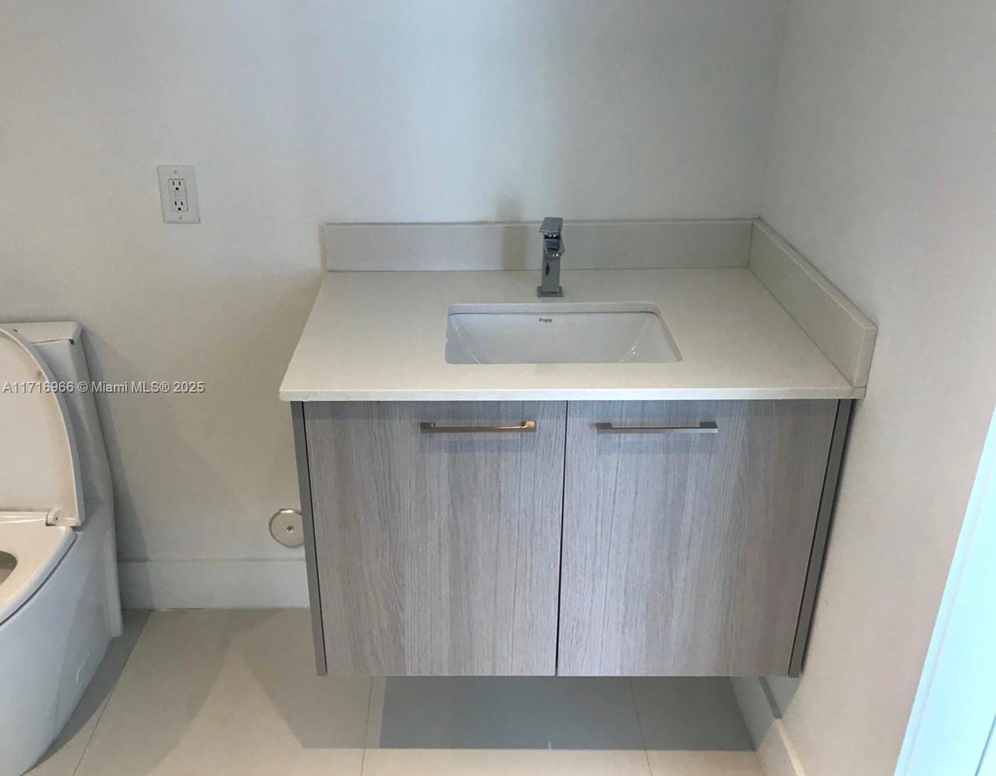THE PALMS CONDO - Residential Lease