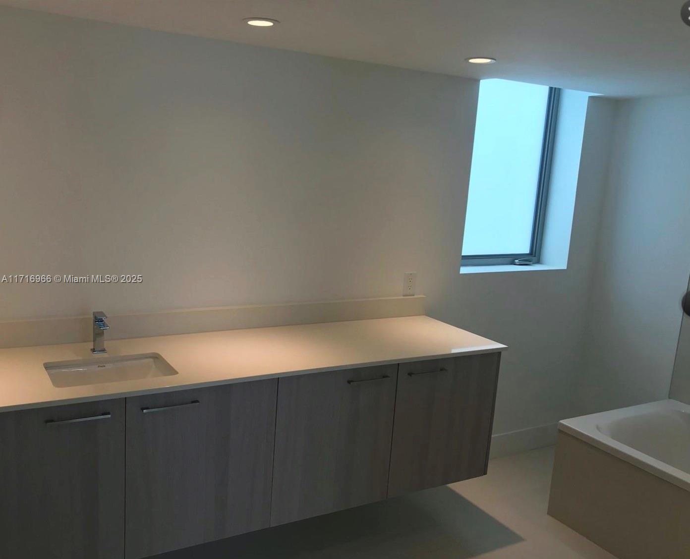 THE PALMS CONDO - Residential Lease