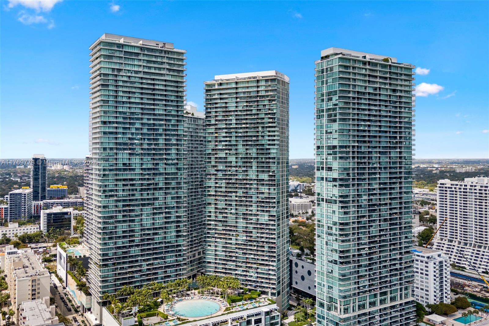 PARAISO BAY CONDO - Residential