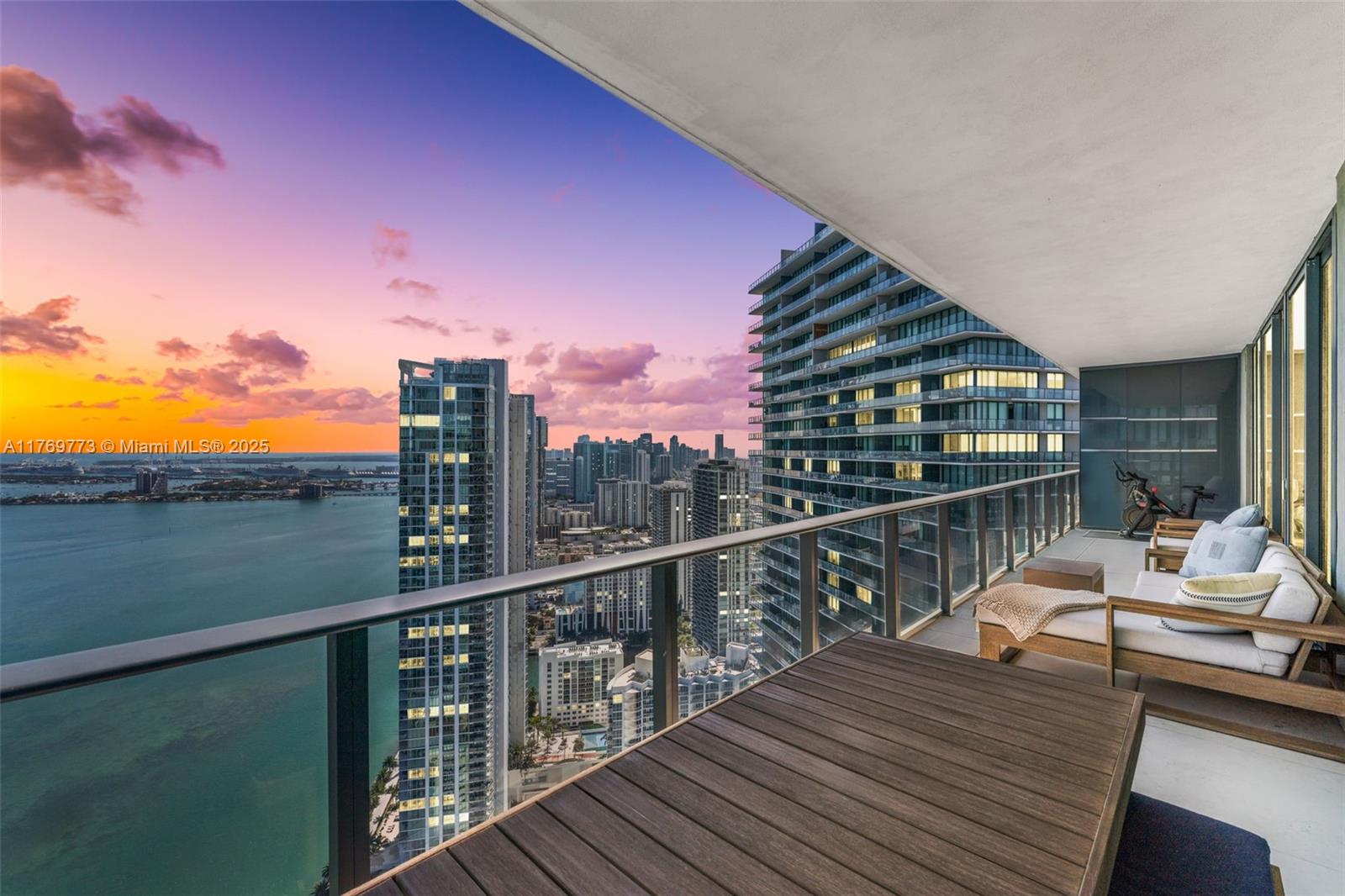PARAISO BAY CONDO - Residential