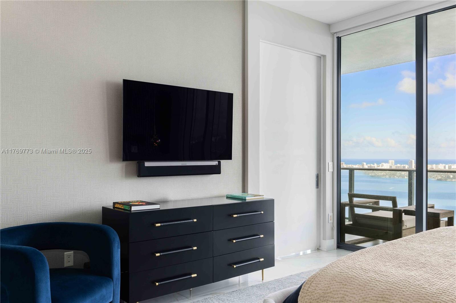 PARAISO BAY CONDO - Residential