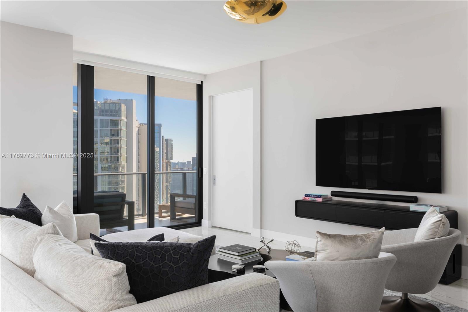 PARAISO BAY CONDO - Residential