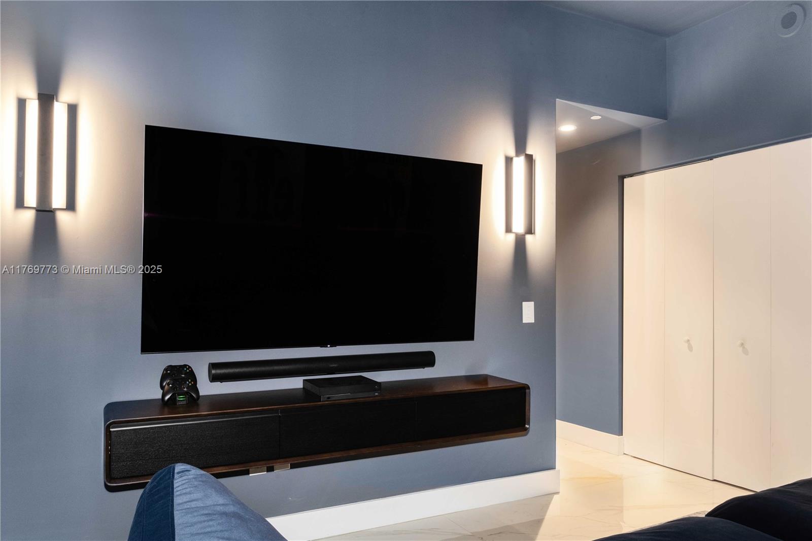 PARAISO BAY CONDO - Residential