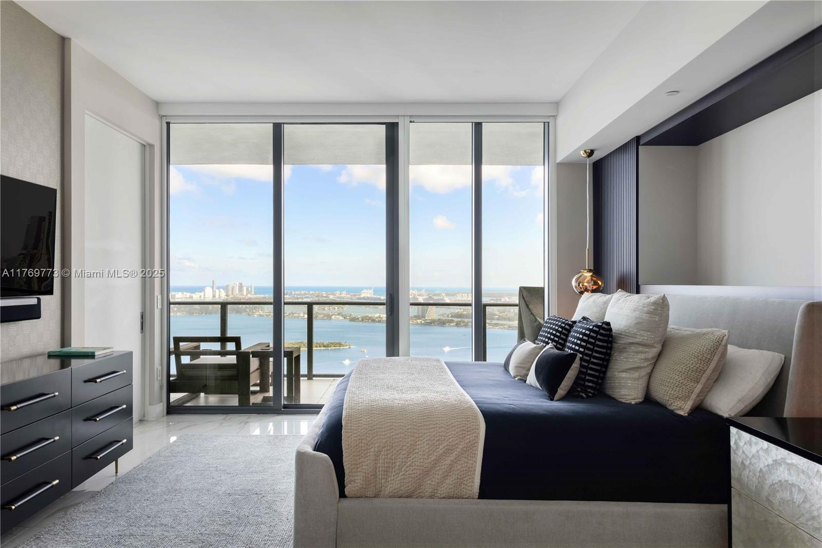 PARAISO BAY CONDO - Residential