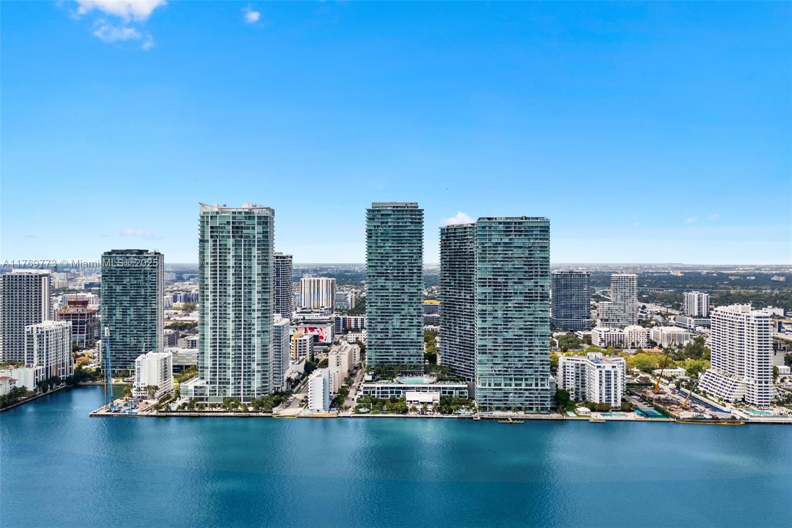 PARAISO BAY CONDO - Residential