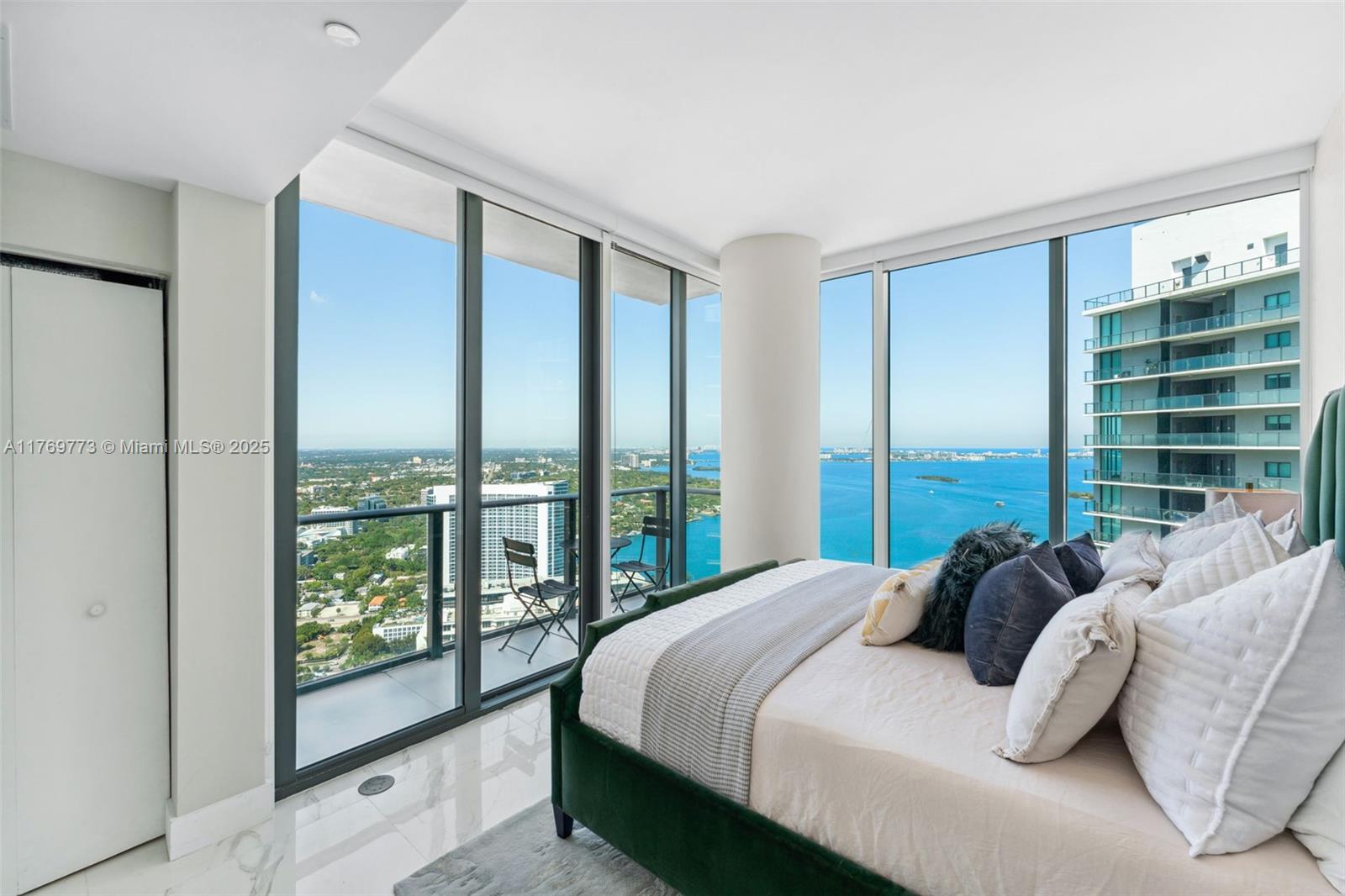 PARAISO BAY CONDO - Residential