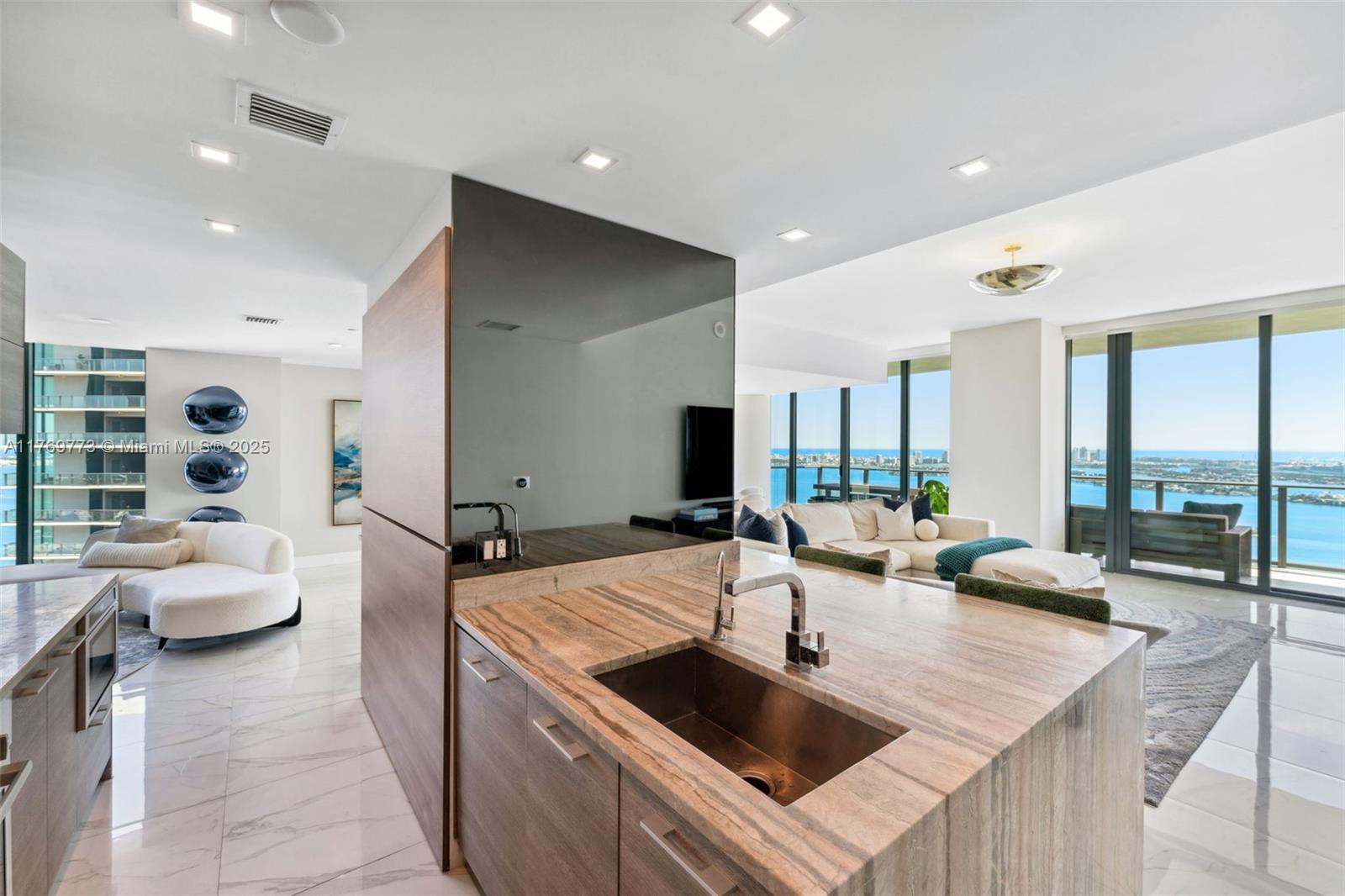 PARAISO BAY CONDO - Residential