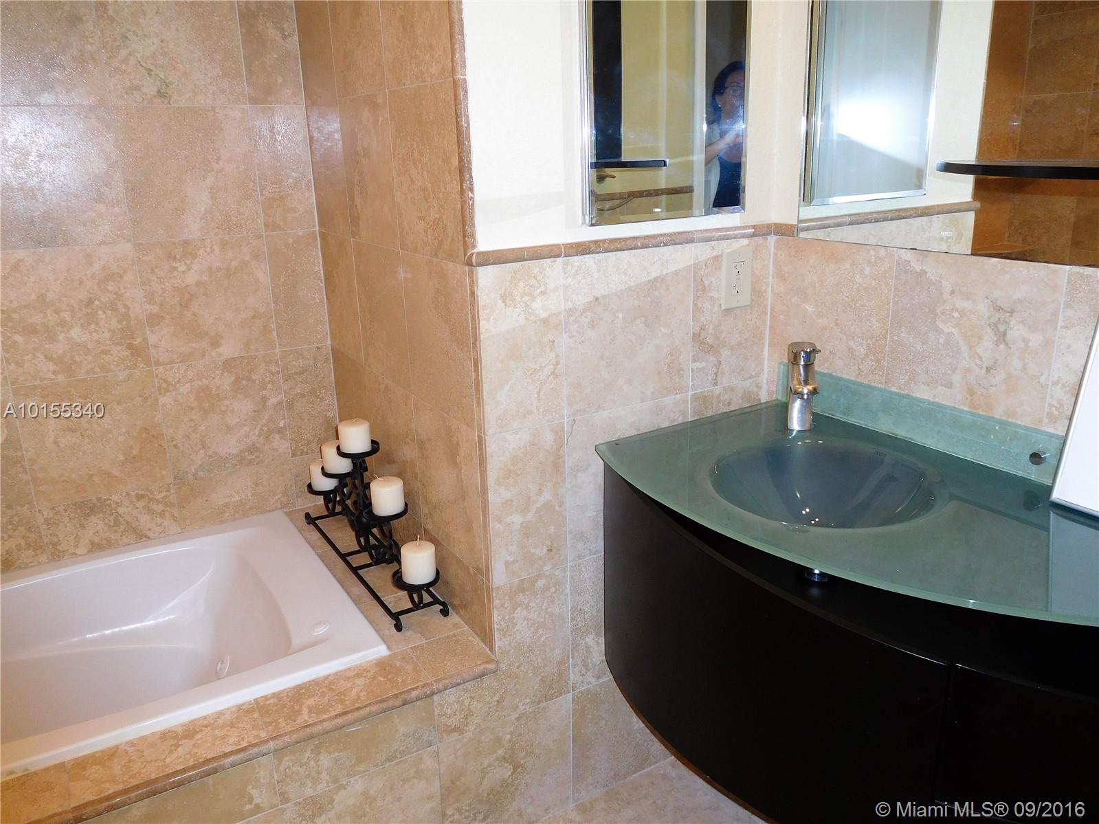 Lago del Rey - Residential Lease