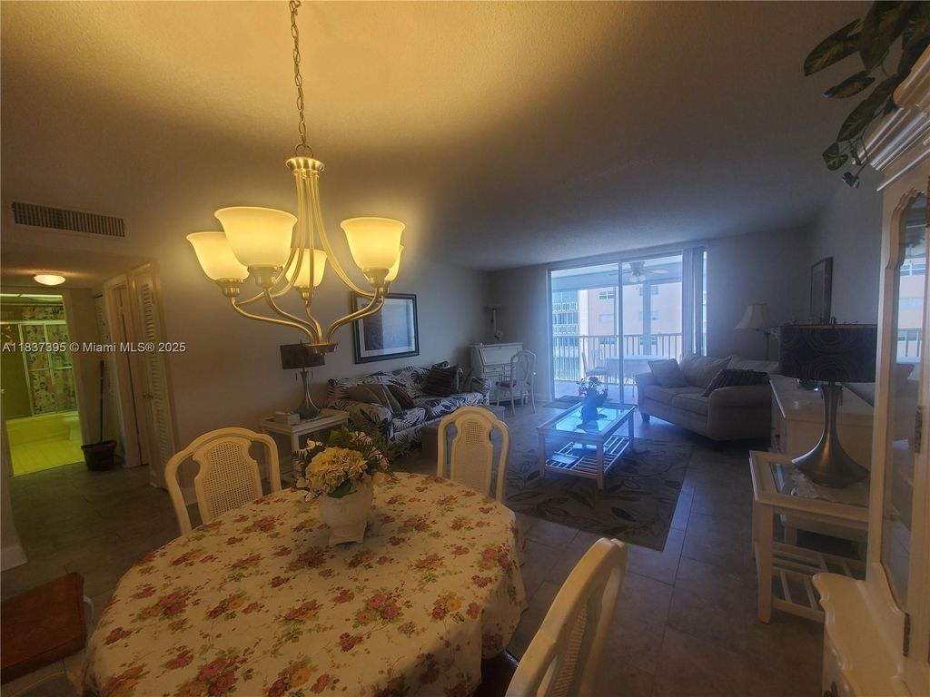 Photo of 319 NE 14th Ave #507, Hallandale Beach, FL 33009 (MLS # A11837395)