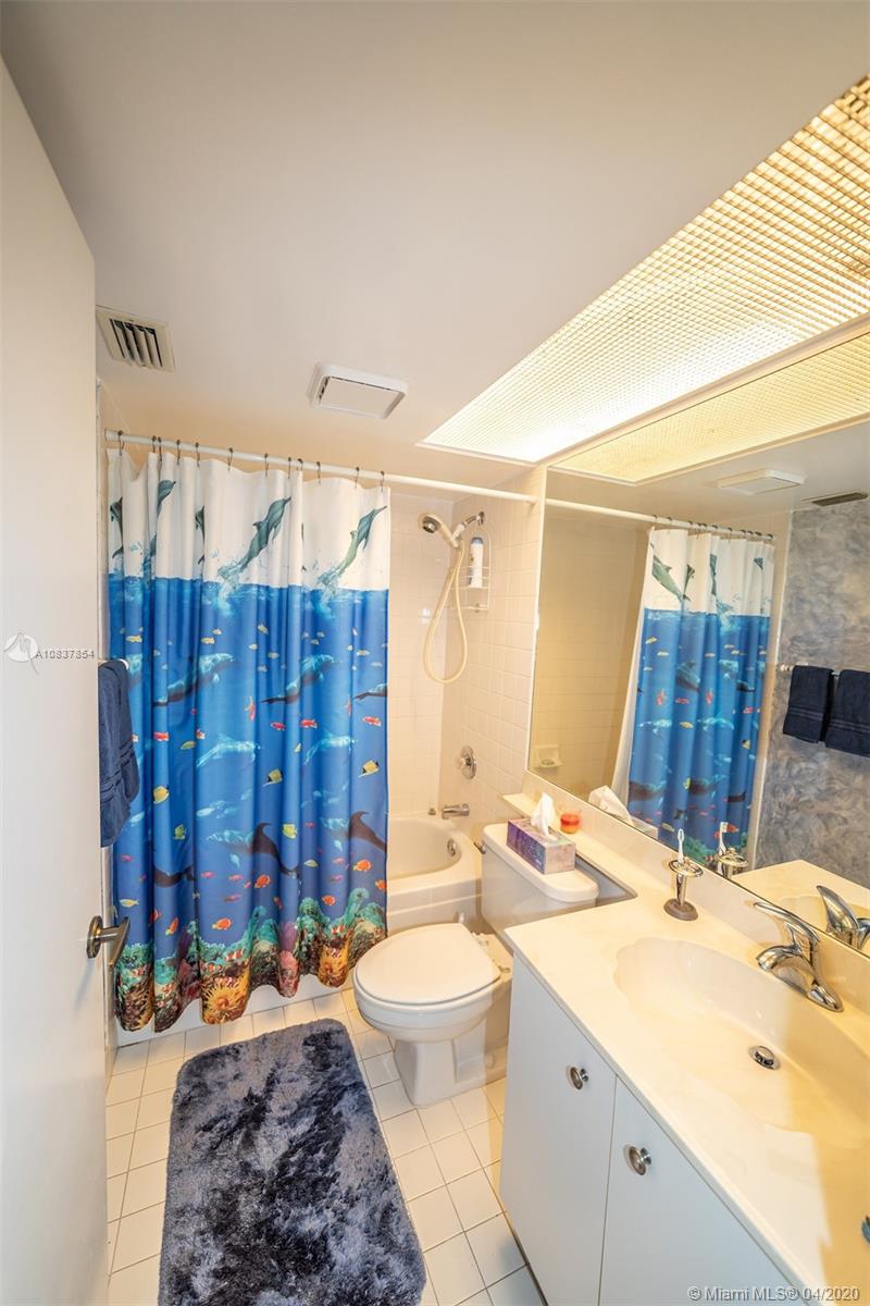 KEY GATE CONDO NO FIVE - Residential