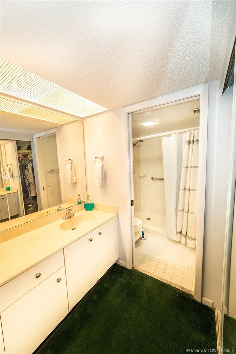 KEY GATE CONDO NO FIVE - Residential