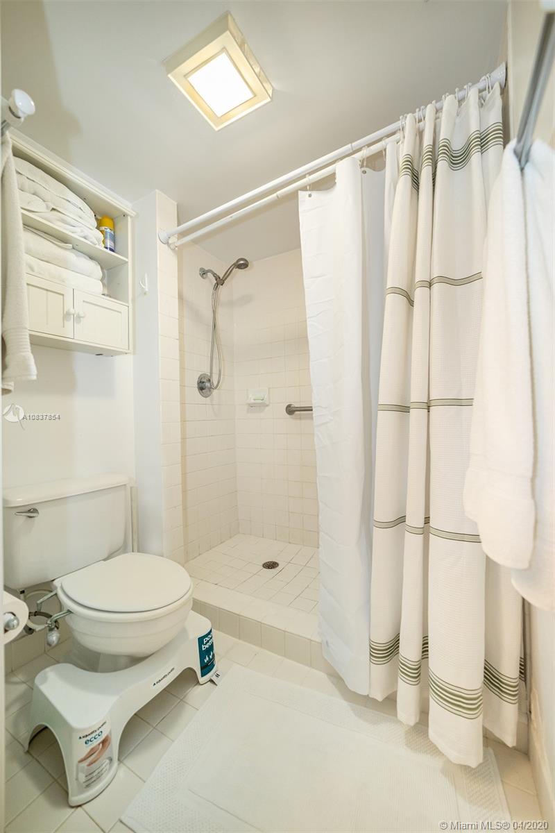 KEY GATE CONDO NO FIVE - Residential