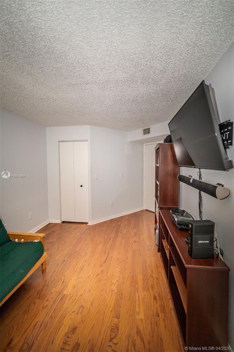 KEY GATE CONDO NO FIVE - Residential