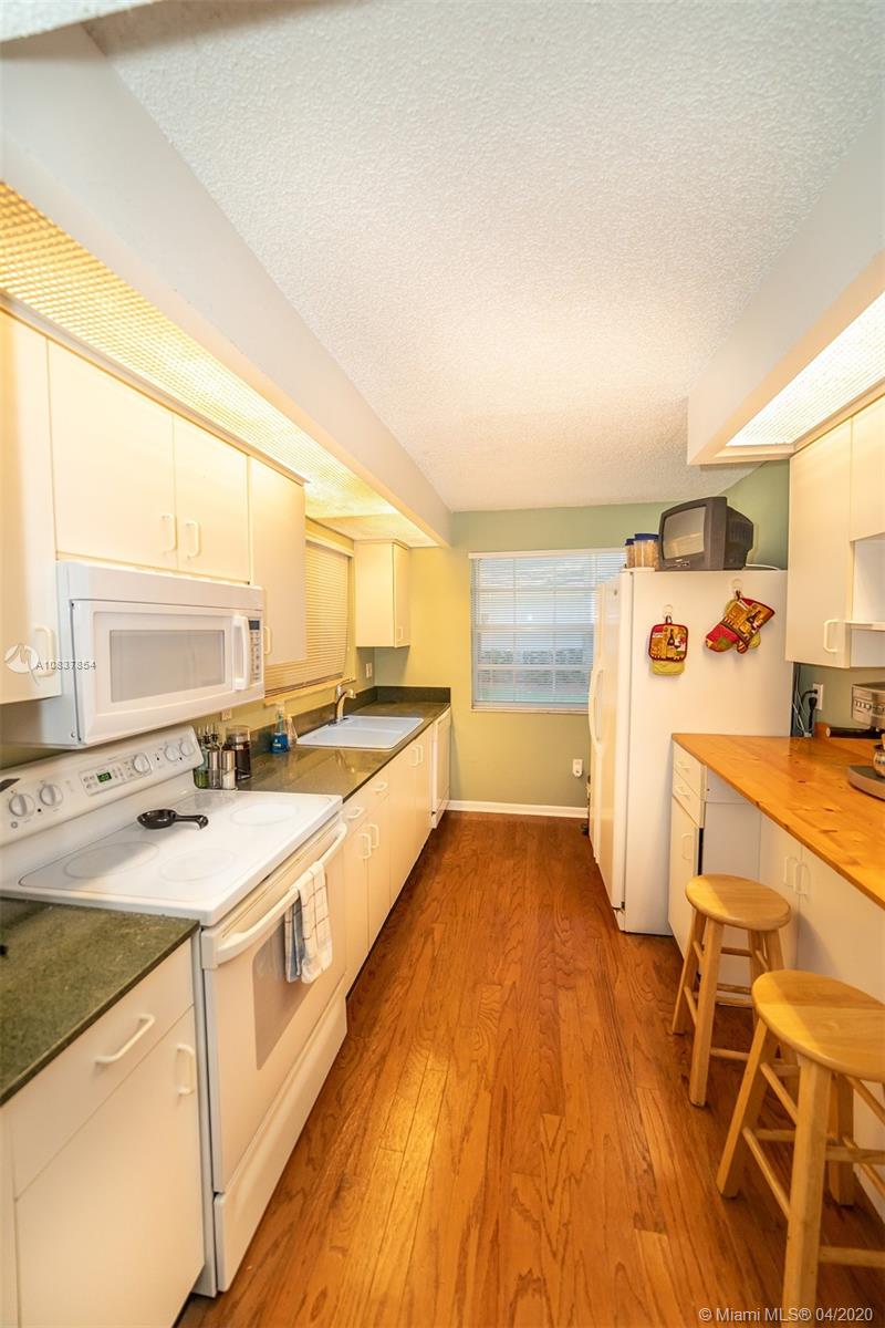 KEY GATE CONDO NO FIVE - Residential