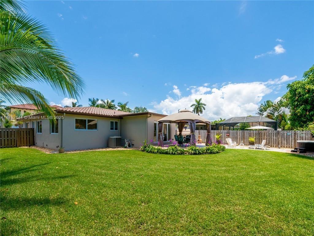 HOLLYWOOD LAKES SECTION - Residential