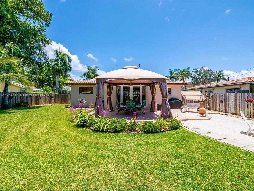 HOLLYWOOD LAKES SECTION - Residential