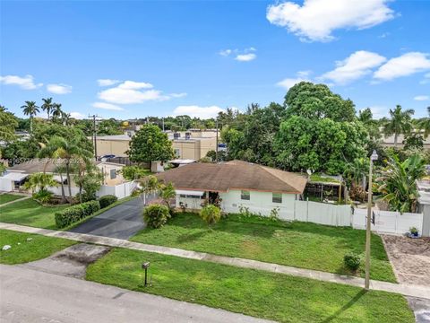 136 Cayman Dr Palm Springs FL 33461