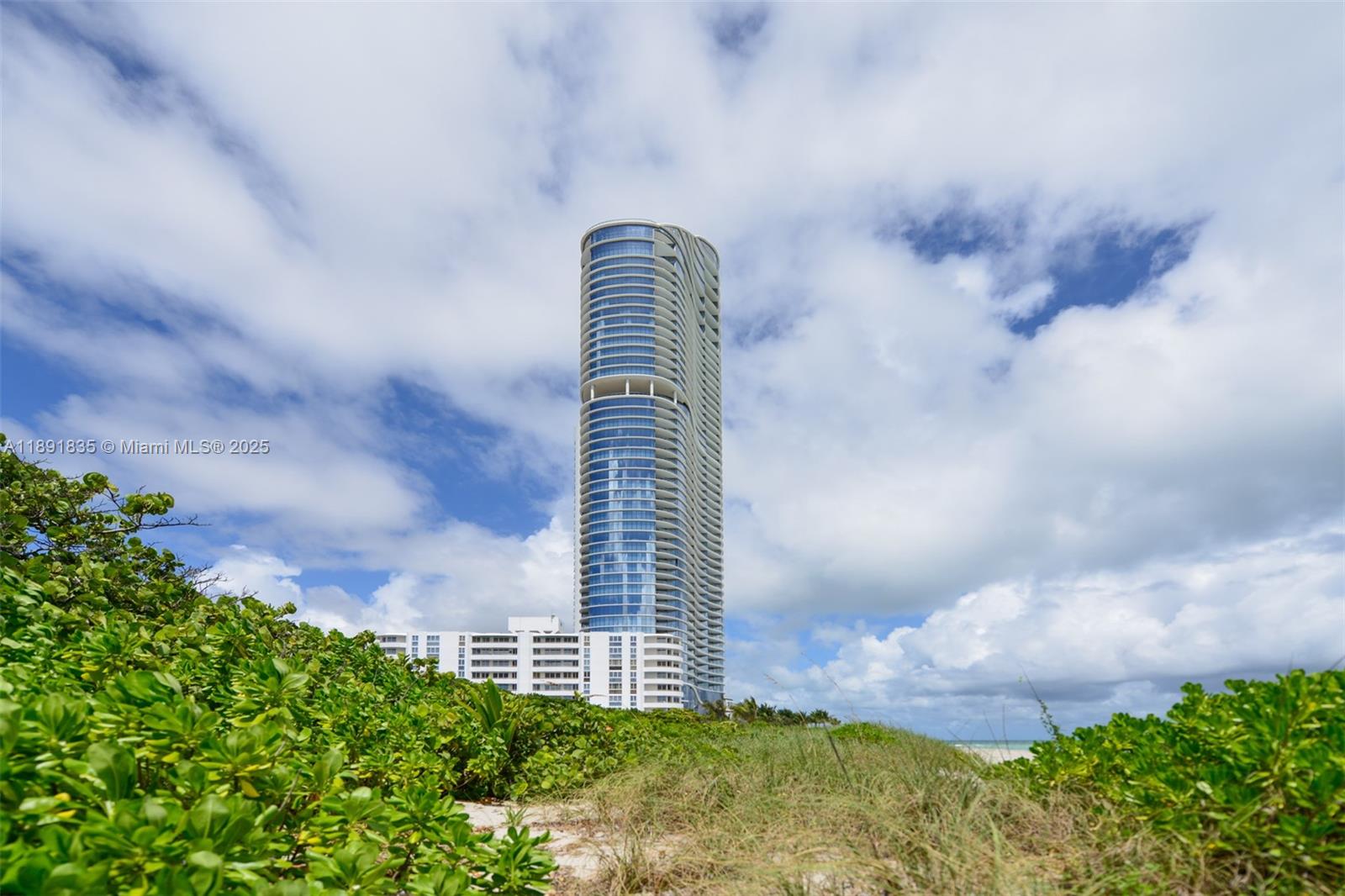 15701 Collins Ave 4203
