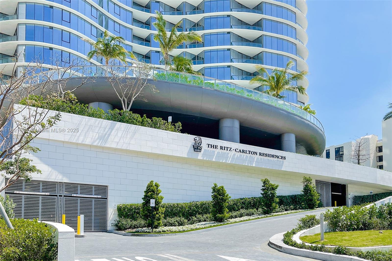 15701 Collins Ave 4203