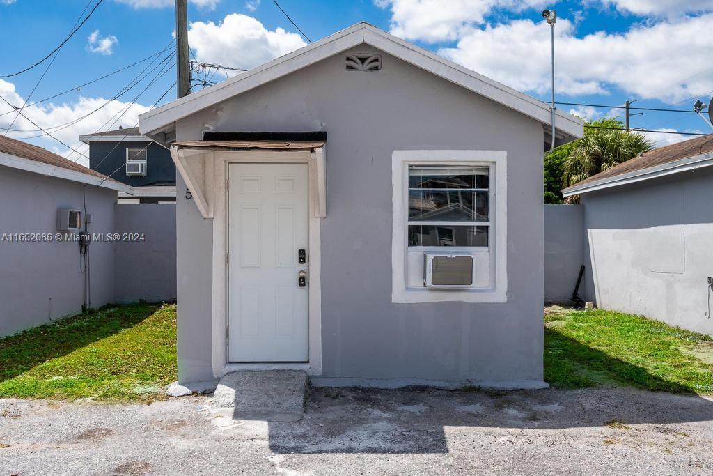 Studio apartment for rent, the apartment is NEWLY RENOVATED. Utilities are included POWER and WATER. NEWLY
renovated floors & paint. Updated bathroom with new vanity and shower. One-year lease. Section 8 welcome. The unit is unfurnished.