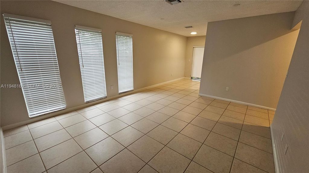 Photo of Hollywood, FL 33020 (MLS # A11948165)