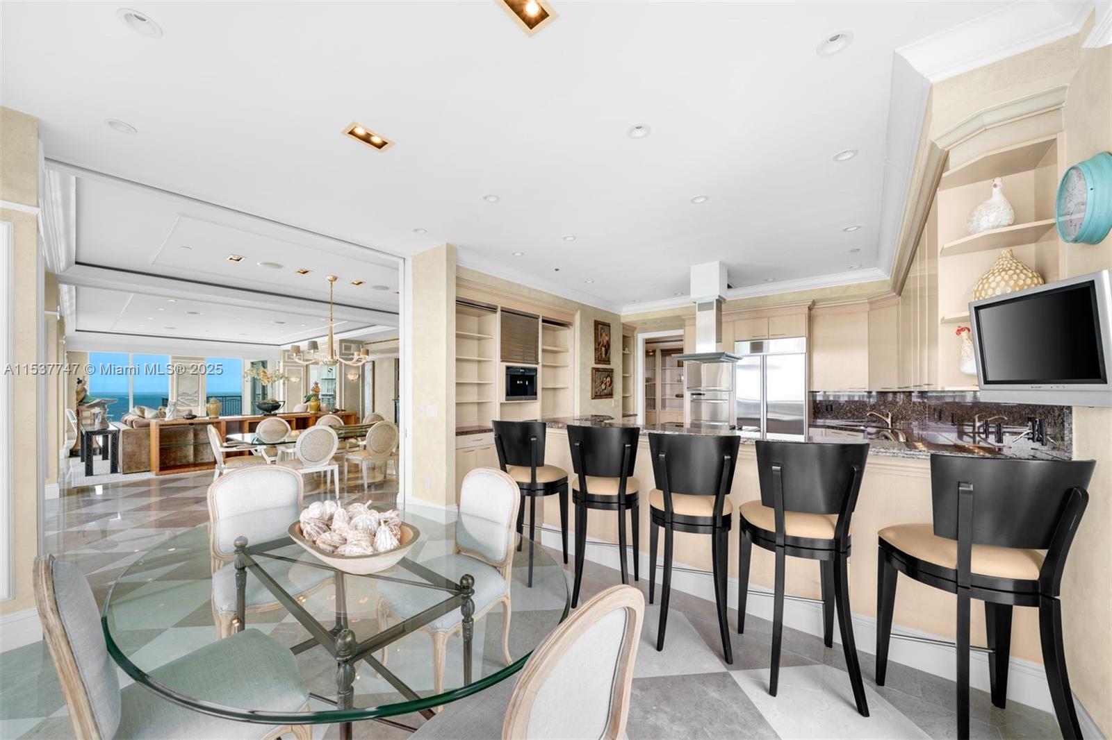 THE EXECUTIVE RESIDENCES - Residential