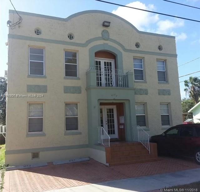 CORAL GABLES 1 BEDROOMS, 1 BATH UNIT LOCATED ON 1ST FLOOR, SPACIOUS LAYOUT, LAUNDRYINSIDE THE PROPERTY . CENTRALLY LOCATED WALK TO TROLLEY STOP, PHILLIPS PARK, PUBLIX & MORE. CLOSE TO CORAL GABLES ELEMENTARY SCHOOL.