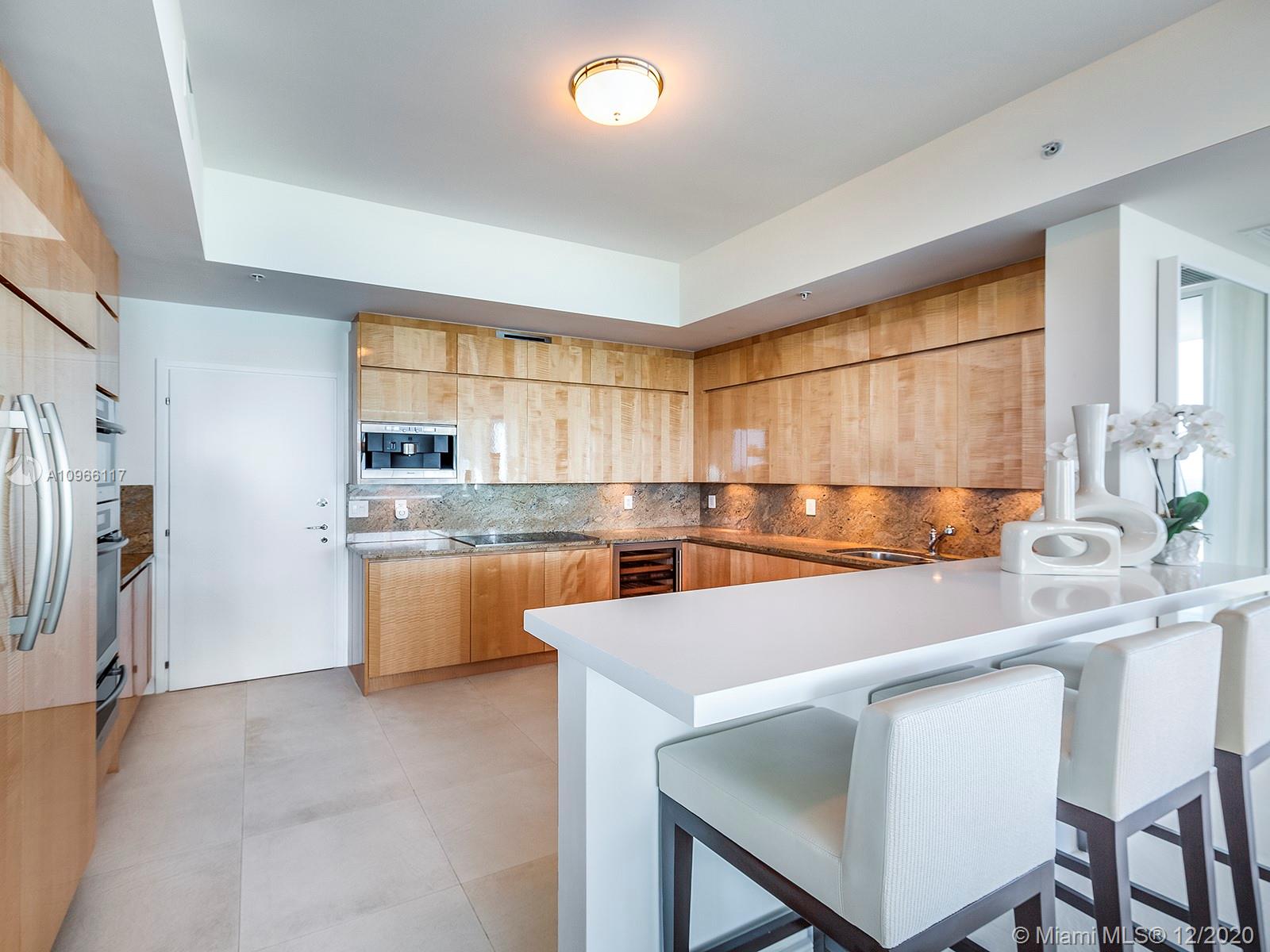 CONTINUUM NORTH TOWER - Residential